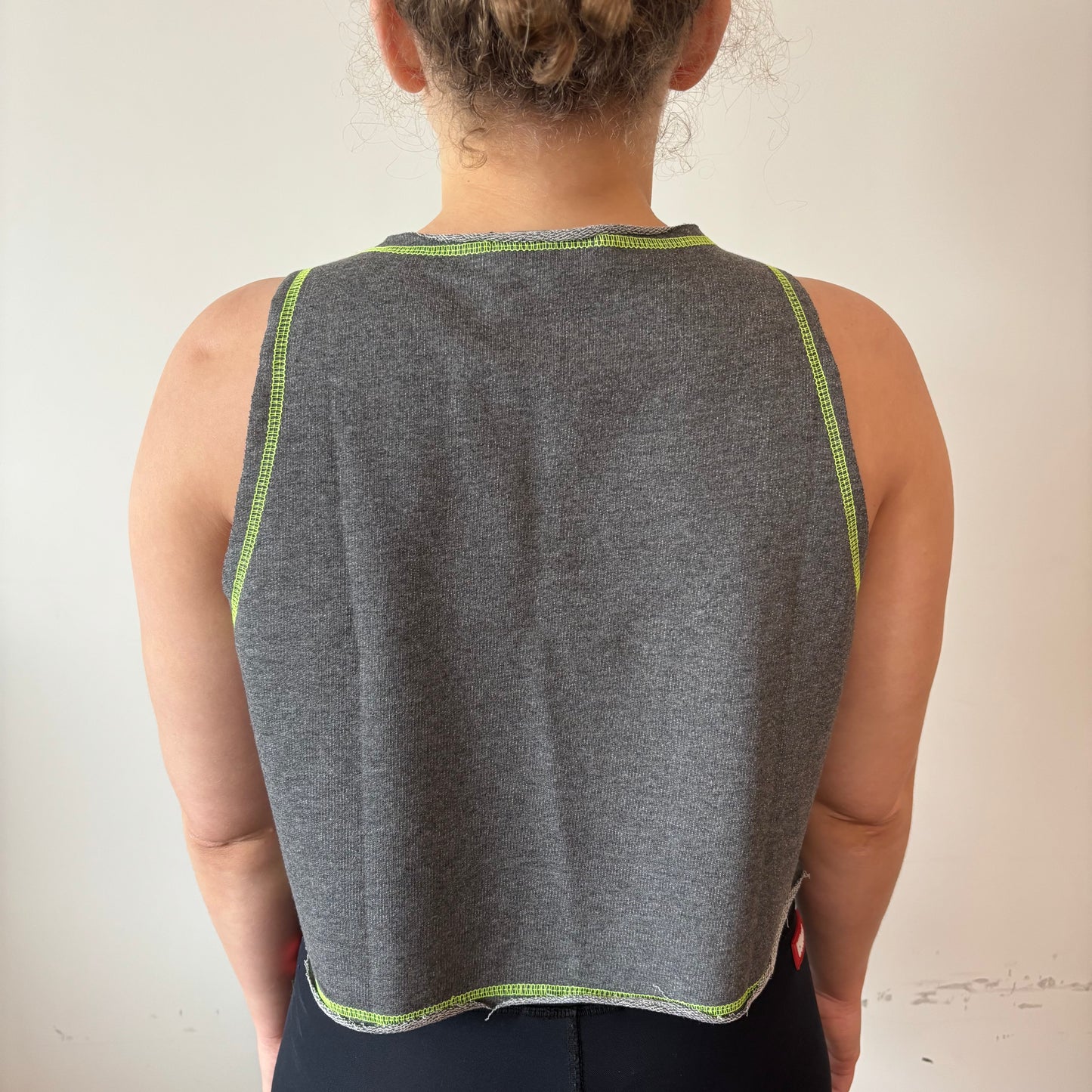 Cava Crop Caveira Bscross Cinza com Amarelo Neon