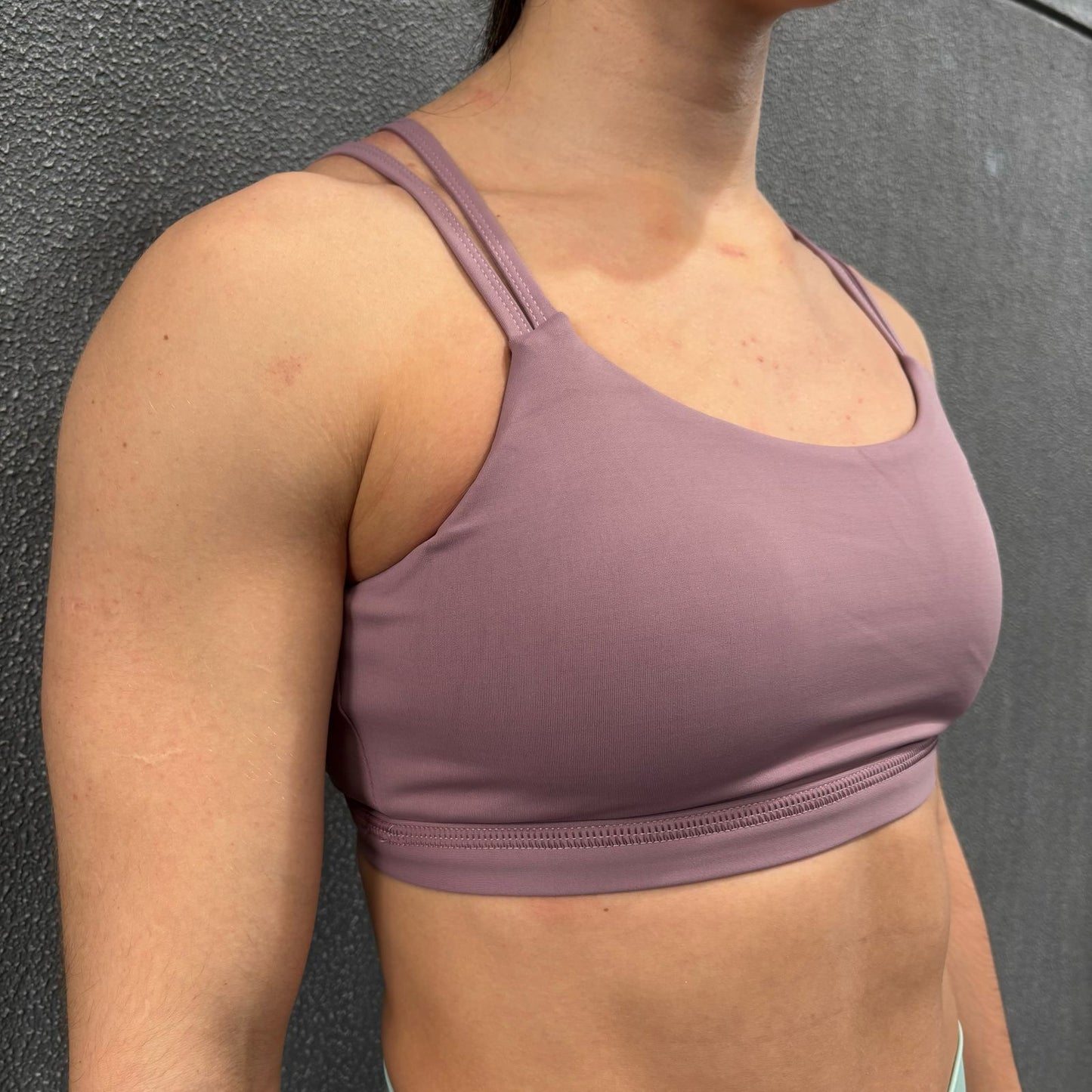 Top Com Recorte Costa Satin